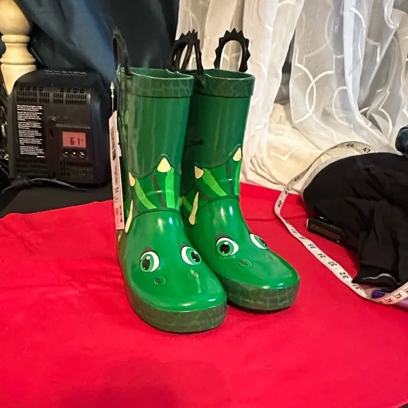 Members Mark Kids Green Frog Rain Boots - Playful Waterproof Boots - Picture 1 of 3